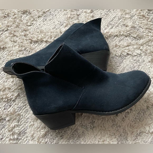 RH -Easton Navy Blue suede pull on booties women’s size 7 - Picture 5 of 5